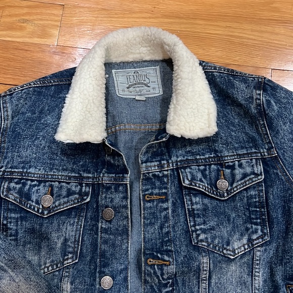 Vintage distressed boxy jean jacket - Picture 2 of 3